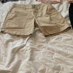 Old Navy Women's 5 inch Shorts - Khaki - Size 2